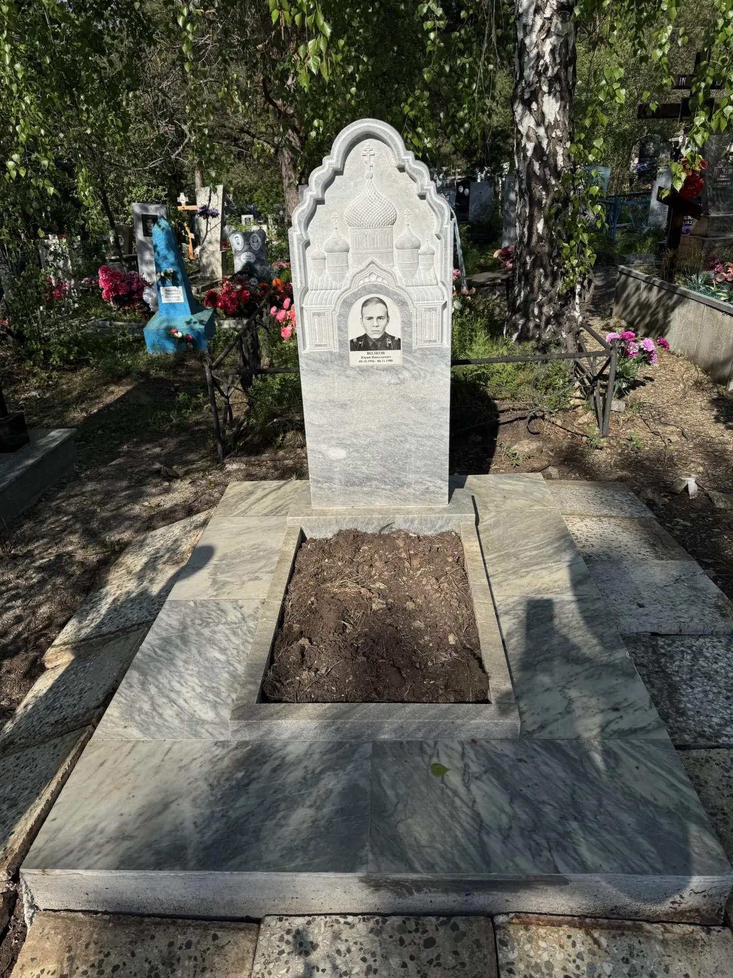 Мраморный фигурный памятник